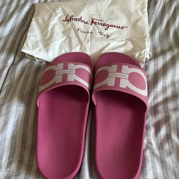 Ferragamo - Picture 3 of 4